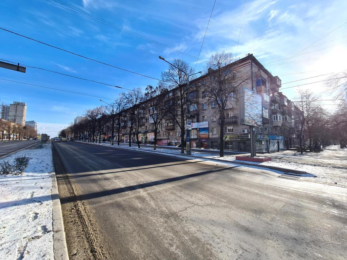 1-Room View Apartment Near Inturist On Sobornyi Avenue 143, By Grandhome Zaporizhia Exterior foto