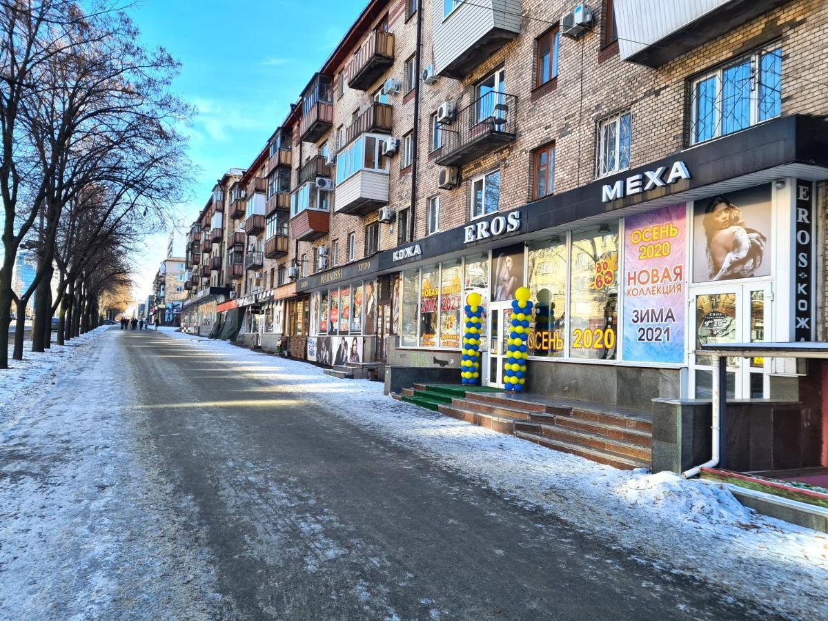 1-Room View Apartment Near Inturist On Sobornyi Avenue 143, By Grandhome Zaporizhia Exterior foto